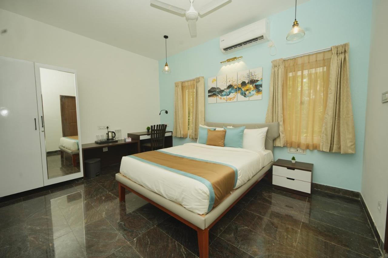 Bay Breeze Hotel