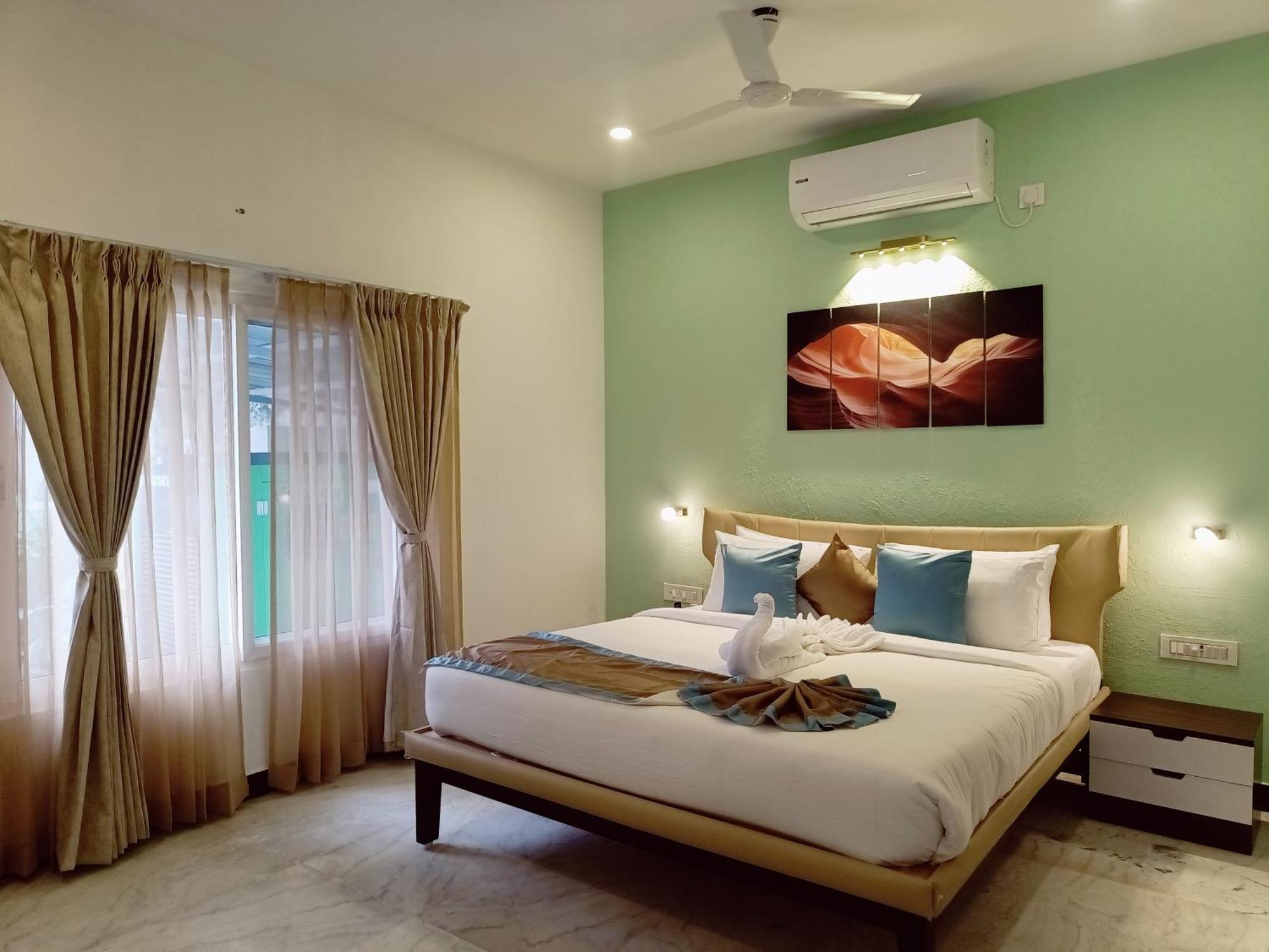 Bay Breeze Hotel 2*