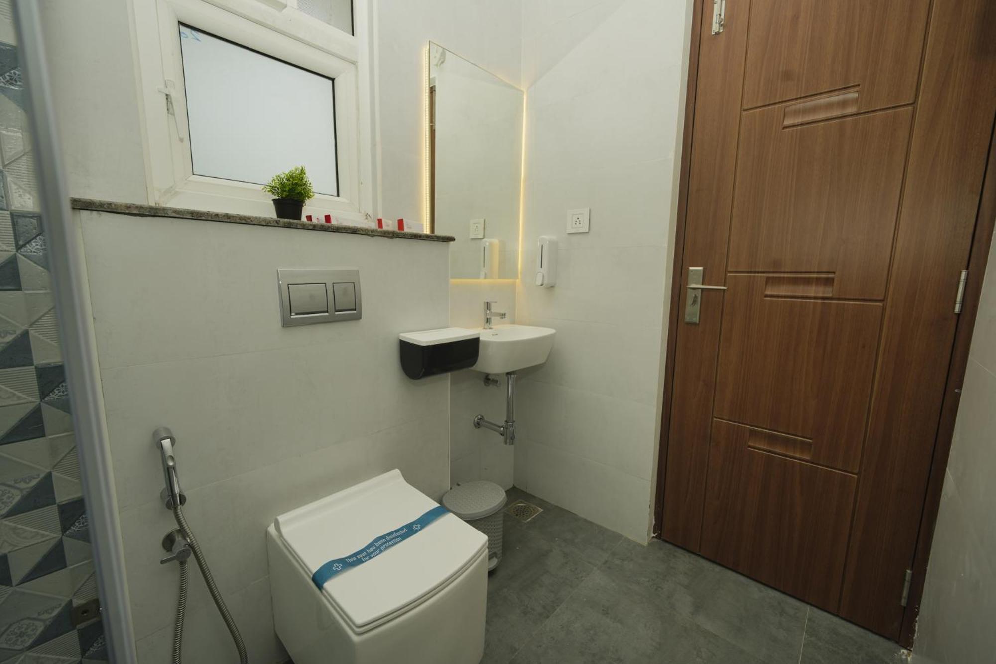 Bay Breeze Hotel 2*