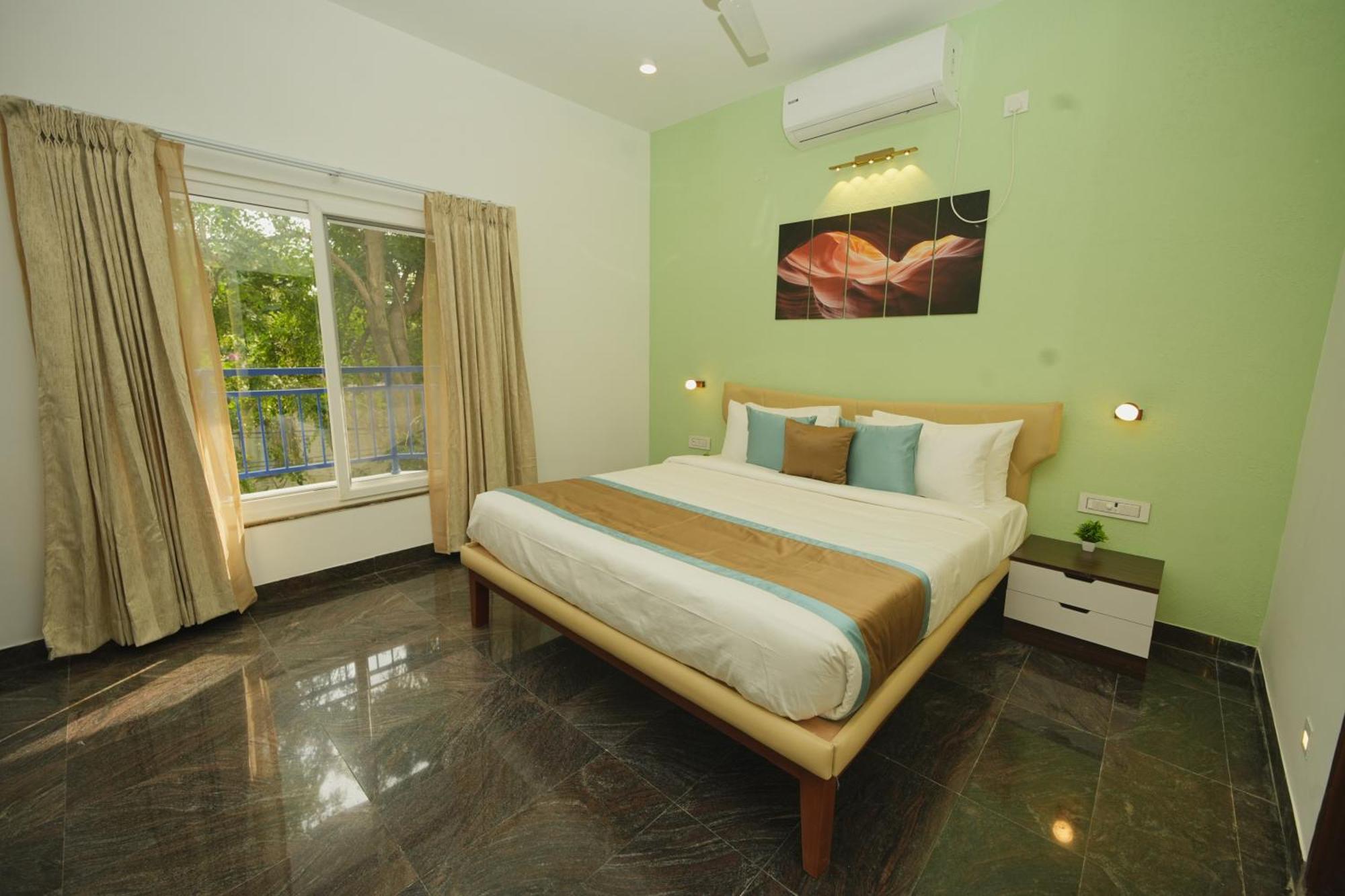Bay Breeze Hotel 2*